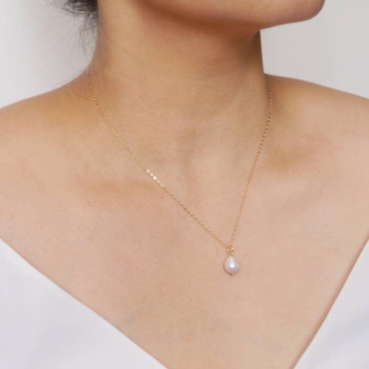 Hunter & Trove - Wholesale Pendant/Charm Necklace - Baroque Pearl 14K Goldfill Necklace (Estelle)