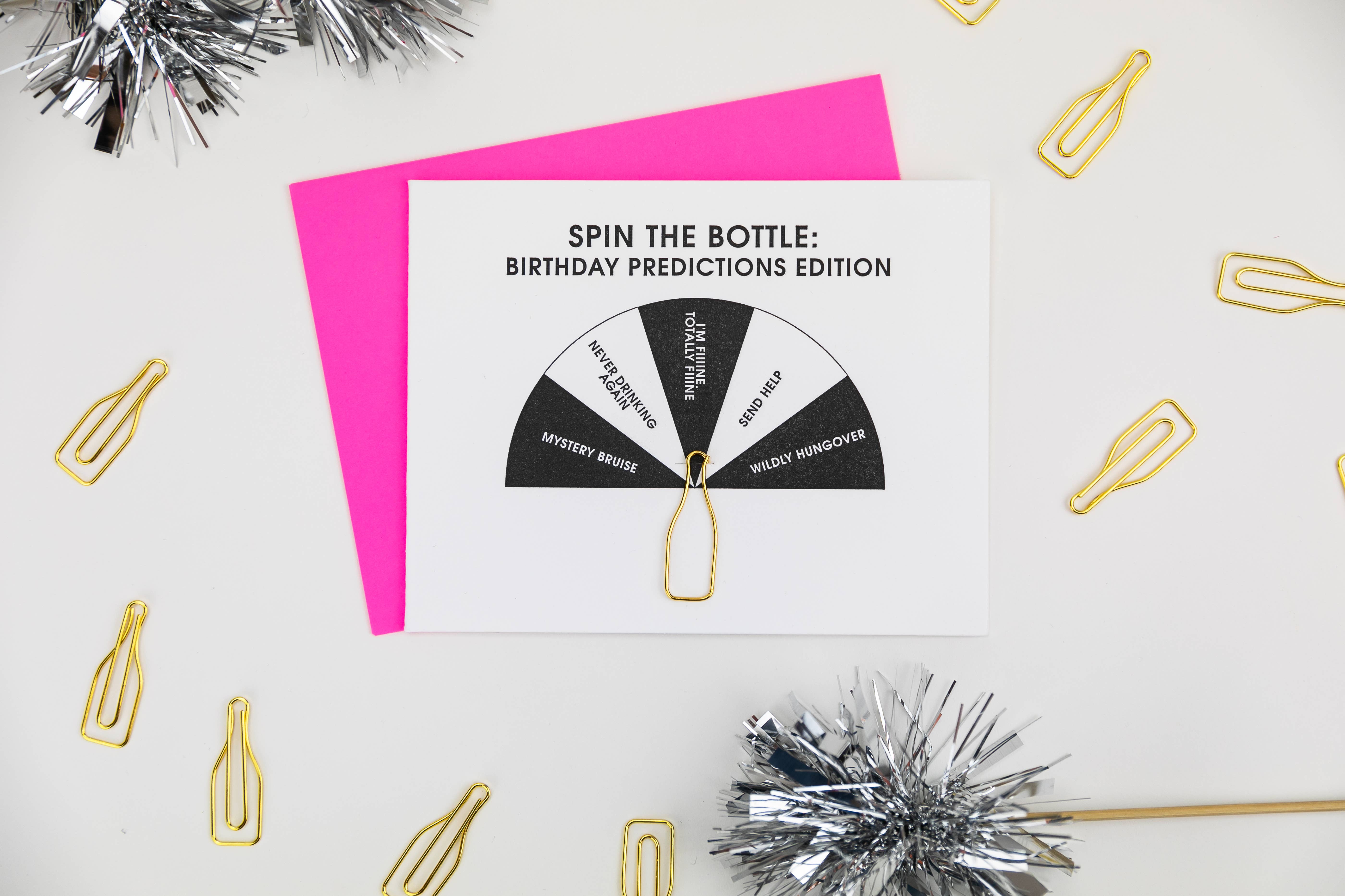 Chez Gagné - Wholesale Verjaardagskaartje - Draai de Fles Verjaardagsvoorspellingen - Fles Paperclip Kaart2