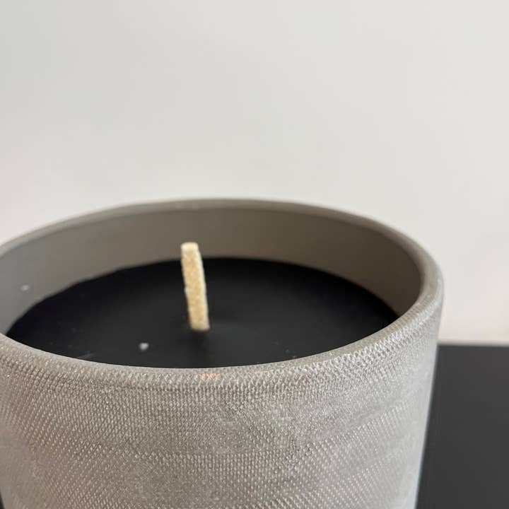 BIDKhome - Wholesale Novelty Candle - Lg Flowerpot w/3 Planter feet Taupe Candle Dia 7” - TAUPE
4