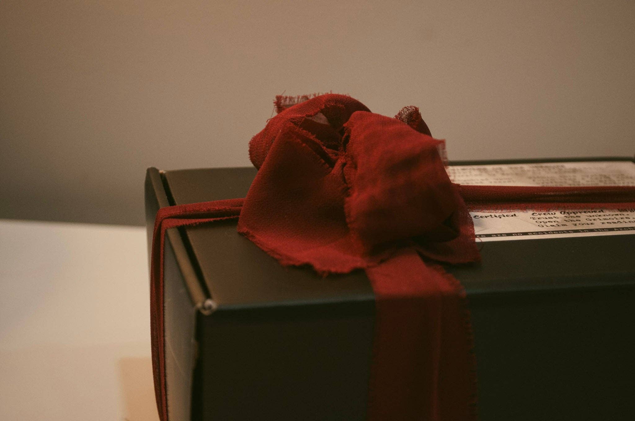 Maison du Corbeau – Cartas de tarô por atacado – Grimório do Desconhecido | Experiência de baralho de mistério curada pela Maison du Corbeau5