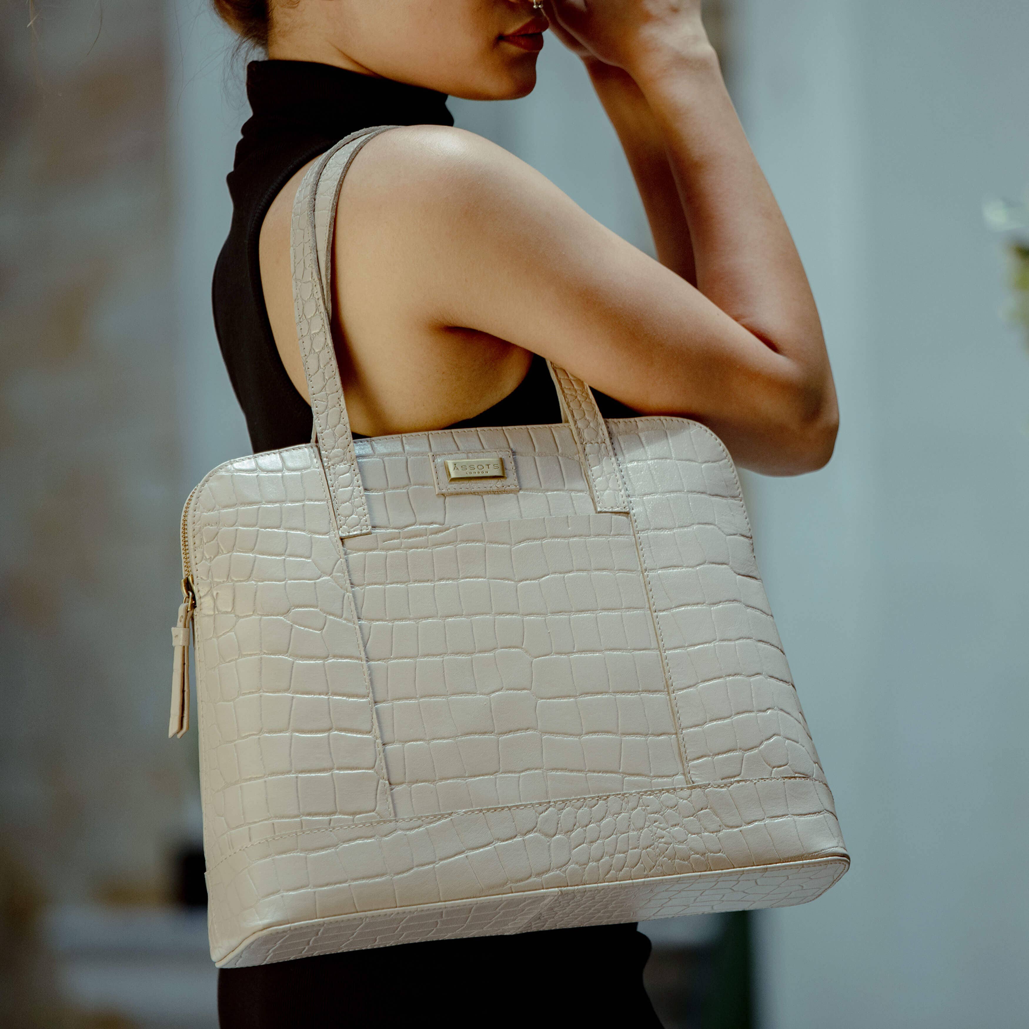 Assots London – Sacola - Mulher por atacado – Sacola sem forro de couro real Croc cinza gelo 'Eva'1