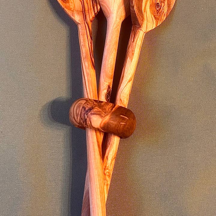 ZINE & LYNE - Wholesale Kitchen Spoon - Long olive wood spoon4