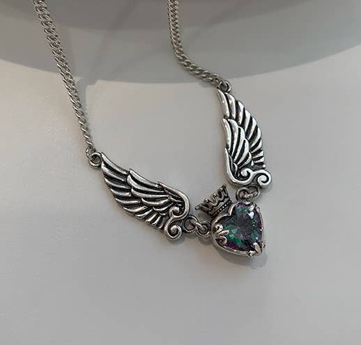 Gemscape UK - Venta al por mayor Collares con colgantes/abalorios - Collar en forma de corazón con alas oxidadas en plata1