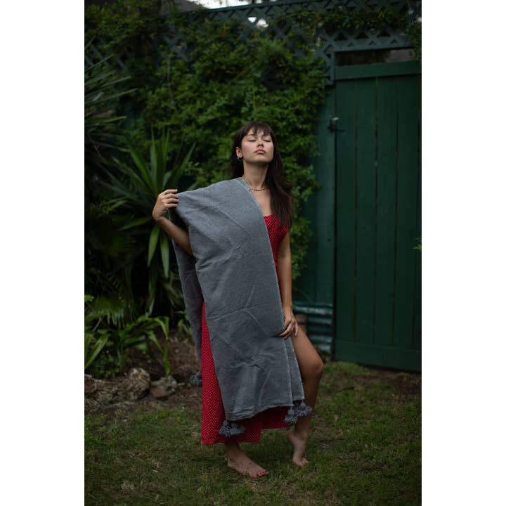 Voyage - Wholesale Throw Blanket - Blanket/Throw Pom Pom - Handmade Morocco - Grey6