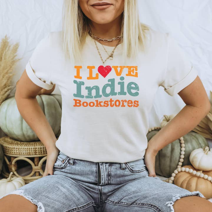 The Obstinate Octopus – Engroshandel T-shirt med print - Dame – „Jeg elsker indie-boghandlere“ Wave Tee5