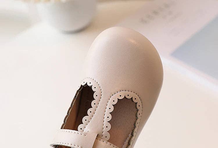 KiddieKickz - Vendita all'ingrosso Ballerine/mocassini - Bambini - Ballerine in pelle con cinturino a T per bambine: scarpe eleganti dal tocco retrò15