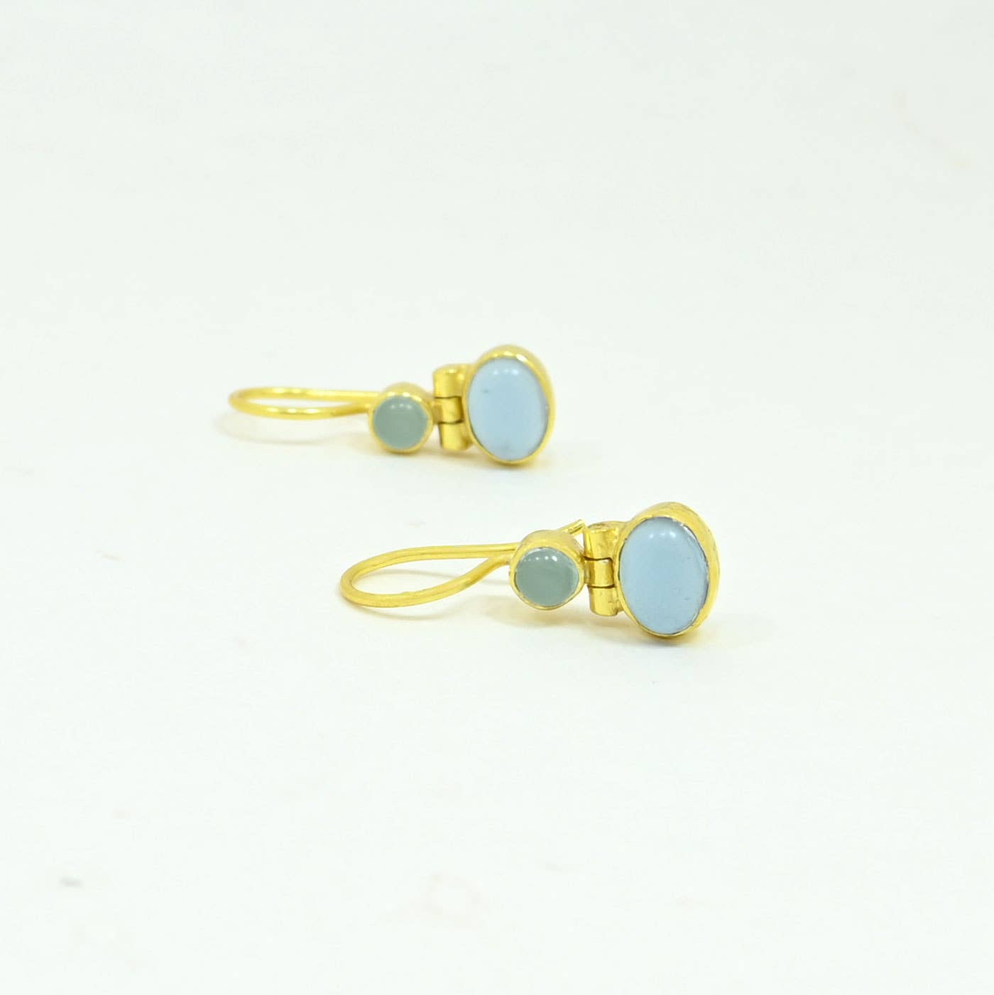 Schmuckoo Berlin - Vente Boucles d'oreilles pendantes - Boucle d'oreille Alya Or Argent 925 - Calcédoine Aqua & Iolite Bleu2
