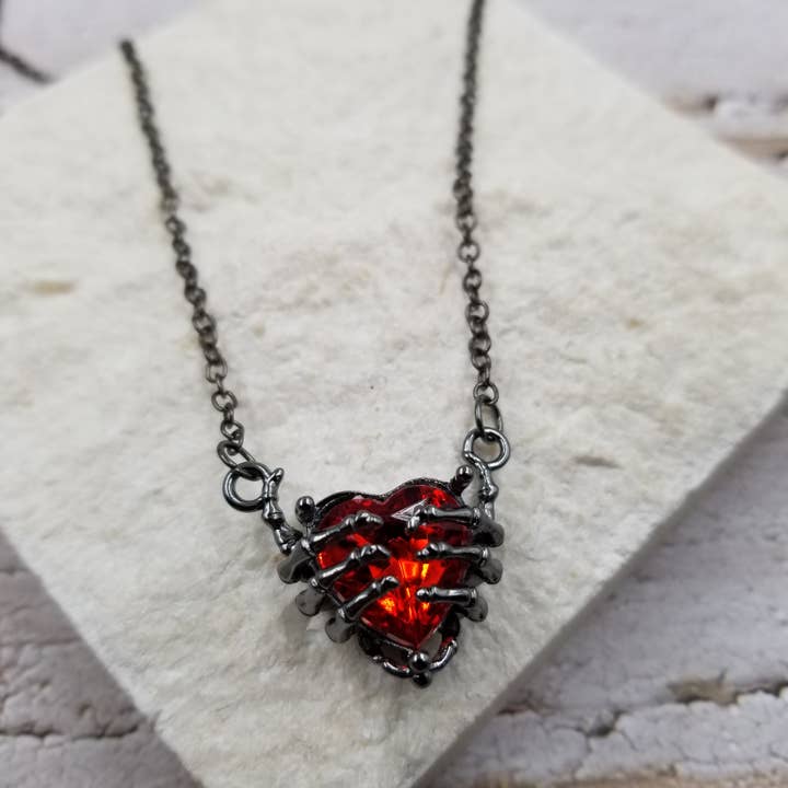 Treasure Wholesale - Wholesale Pendant/charm necklace - Dead Heart Necklace | Halloween1