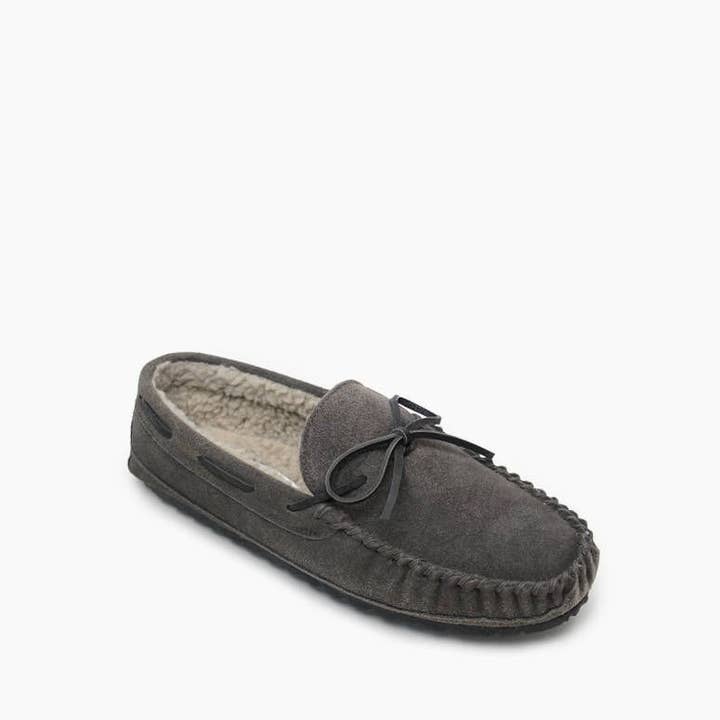 Minnetonka - Vente Chaussons – homme - Pantoufles à enfiler doublées de poils Casey en daim pour hommes1