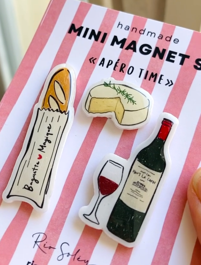 Rio Soléy - Wholesale Magnet - Handmade Mini Magnet Set – Apéro Time (Baguette, Wine & Camembert Cheese)2