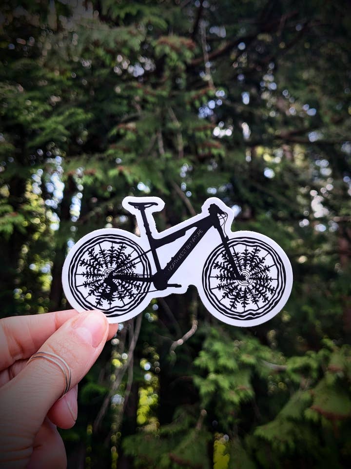 Sticker voor een fiets in het bos -Whistler Squamish Cumberland BC voor wholesale door Northwest By Nature