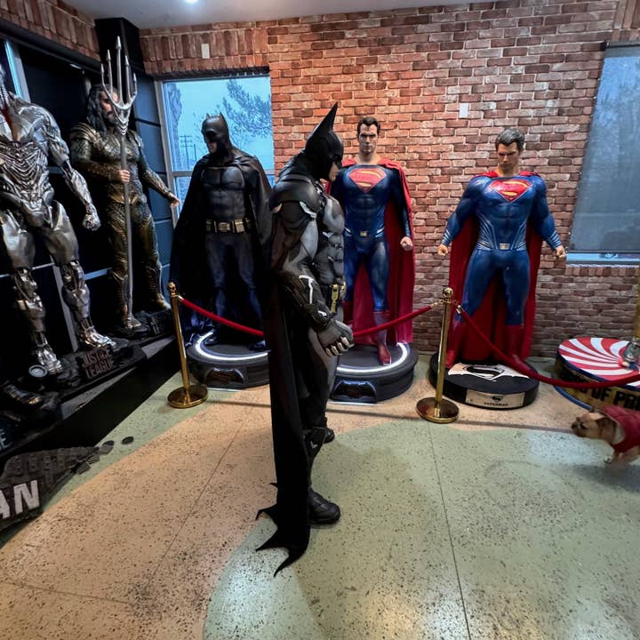 LM Treasures - Wholesale Costume - Unisex - Batman: Arkham Knight Foam Batman Life Size Statue
