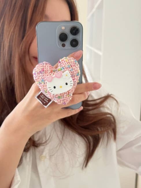 Porte-téléphone Tweety avec breloque en forme de cœur en tweed Kitty Face pour la vente par MOND HAUS