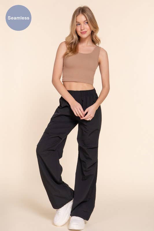 Active Basic | Active USA – Großhandel Strickoberteil – Damen – Rundhalsausschnitt mit BH-Cup Nahtloses Rippshirt20