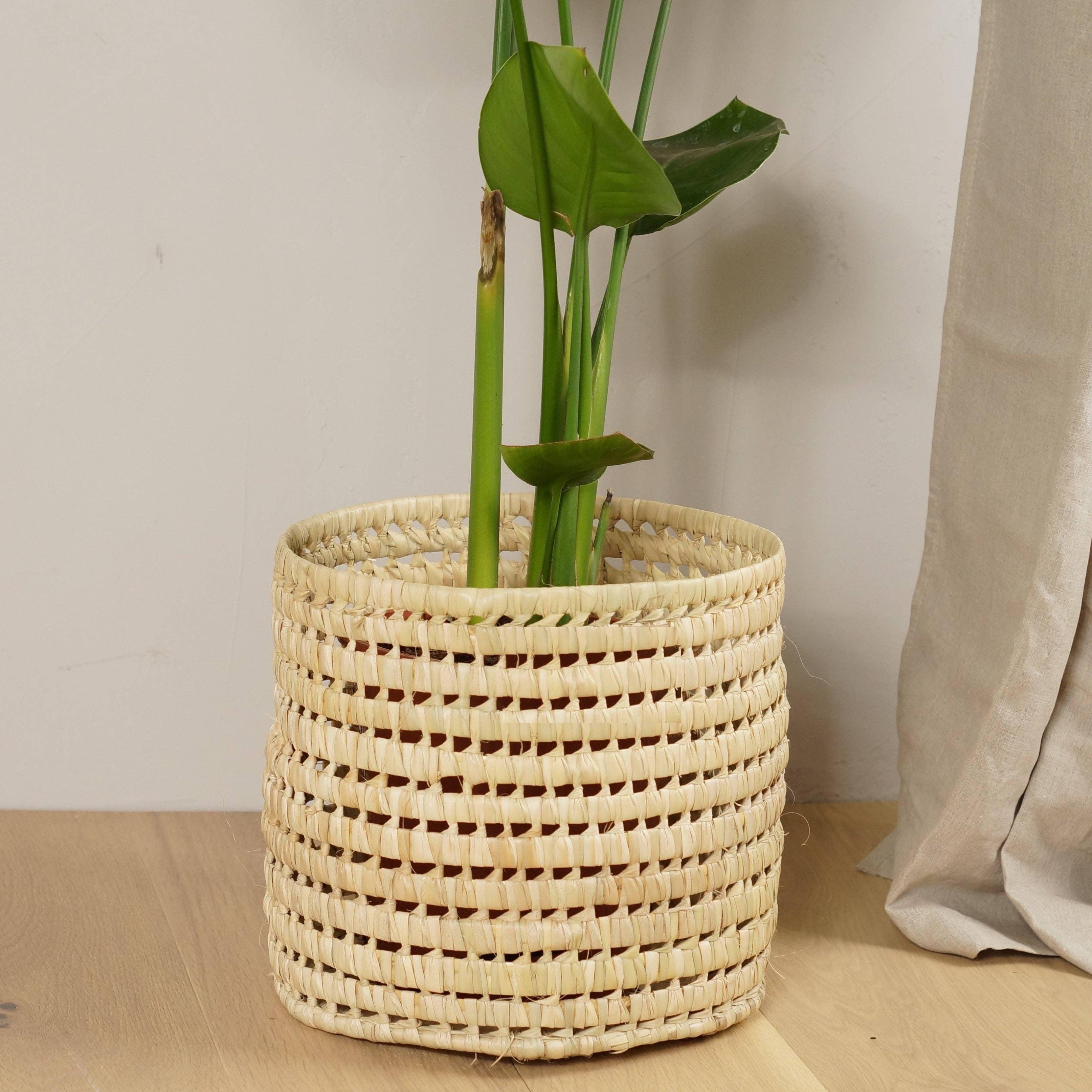 Bohome Living - Wholesale Basket - Small round basket made of palm leaves4