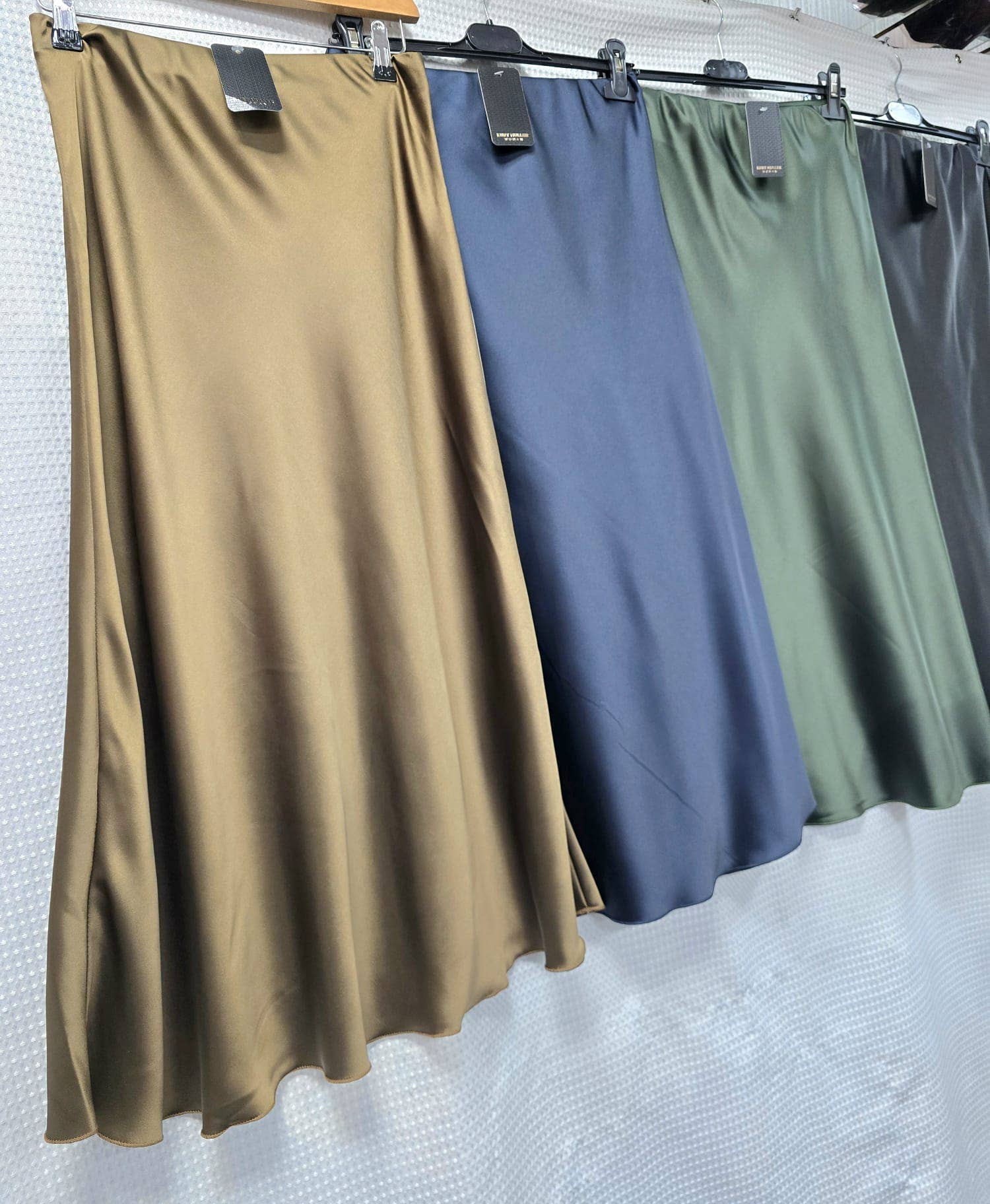 Kurt Muller – wholesale Skirt – Women’s – Satin Plain Skirt3