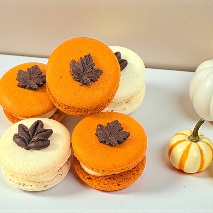 macaron centrale - Wholesale Cookie - Chocolate Leaf Charm Macarons (6-Pack)2