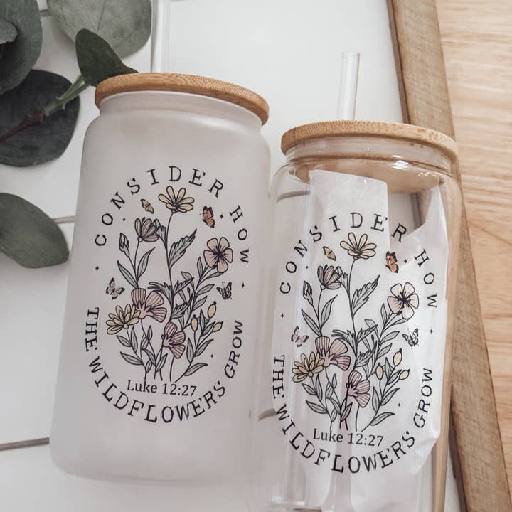 Emma K Designs - Wholesale Drinking Glass/Cup - Wildflowers Luke 12:27 16oz Glass Cup with Bamboo Lid
4