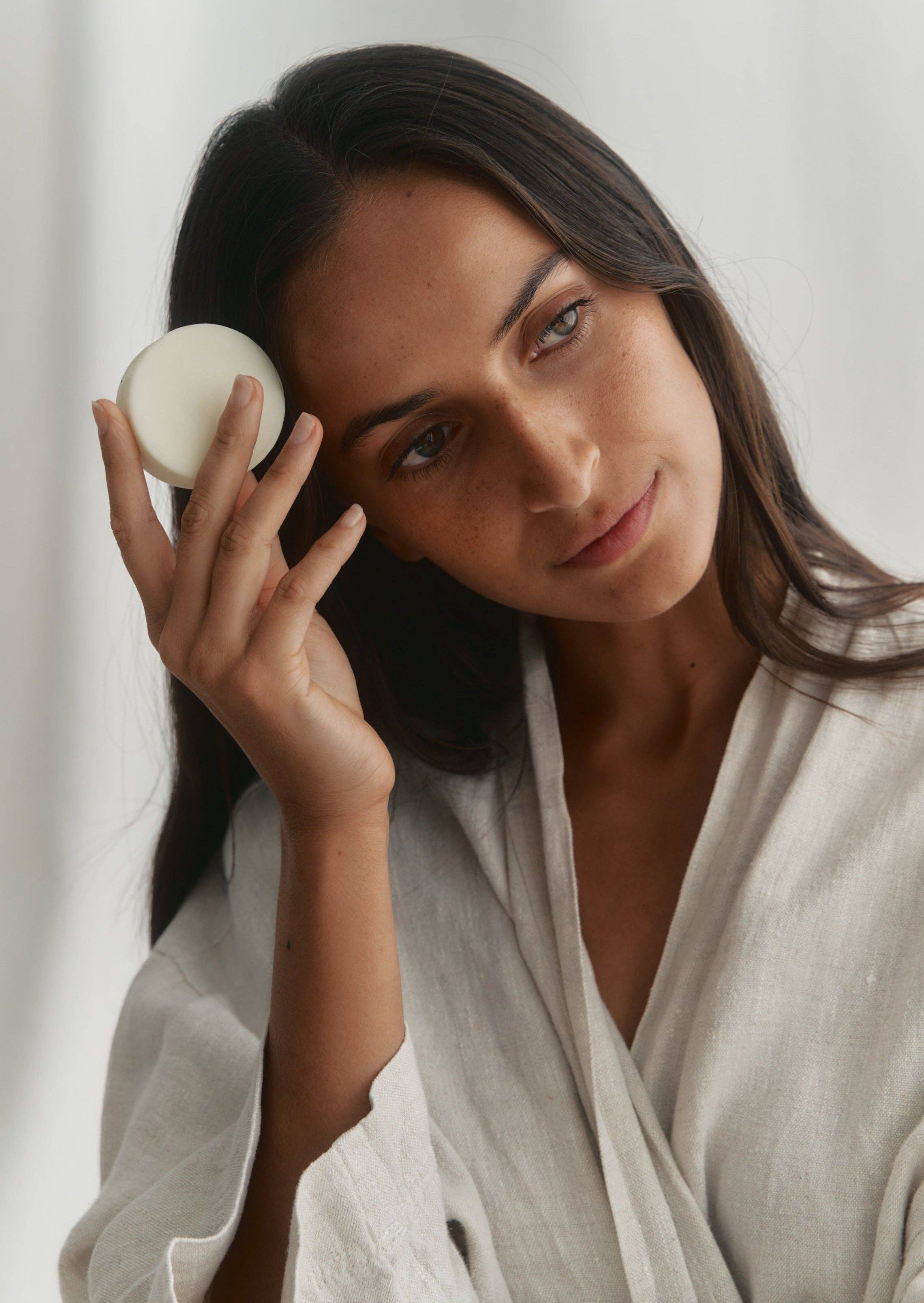 Conscious Botanist - Wholesale Hair Conditioner - El acondicionador sólido1