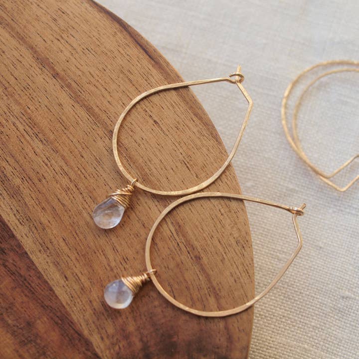 Medium ovale øreringe i guldbelagt med aftagelig halvmåne og regnbue månesten for engroshandel hos Siebijoux