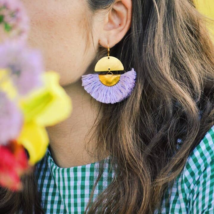 Geo Brass Fiber Fan Kwastjes Oorbellen voor wholesale door Melissa Jenkins Designs