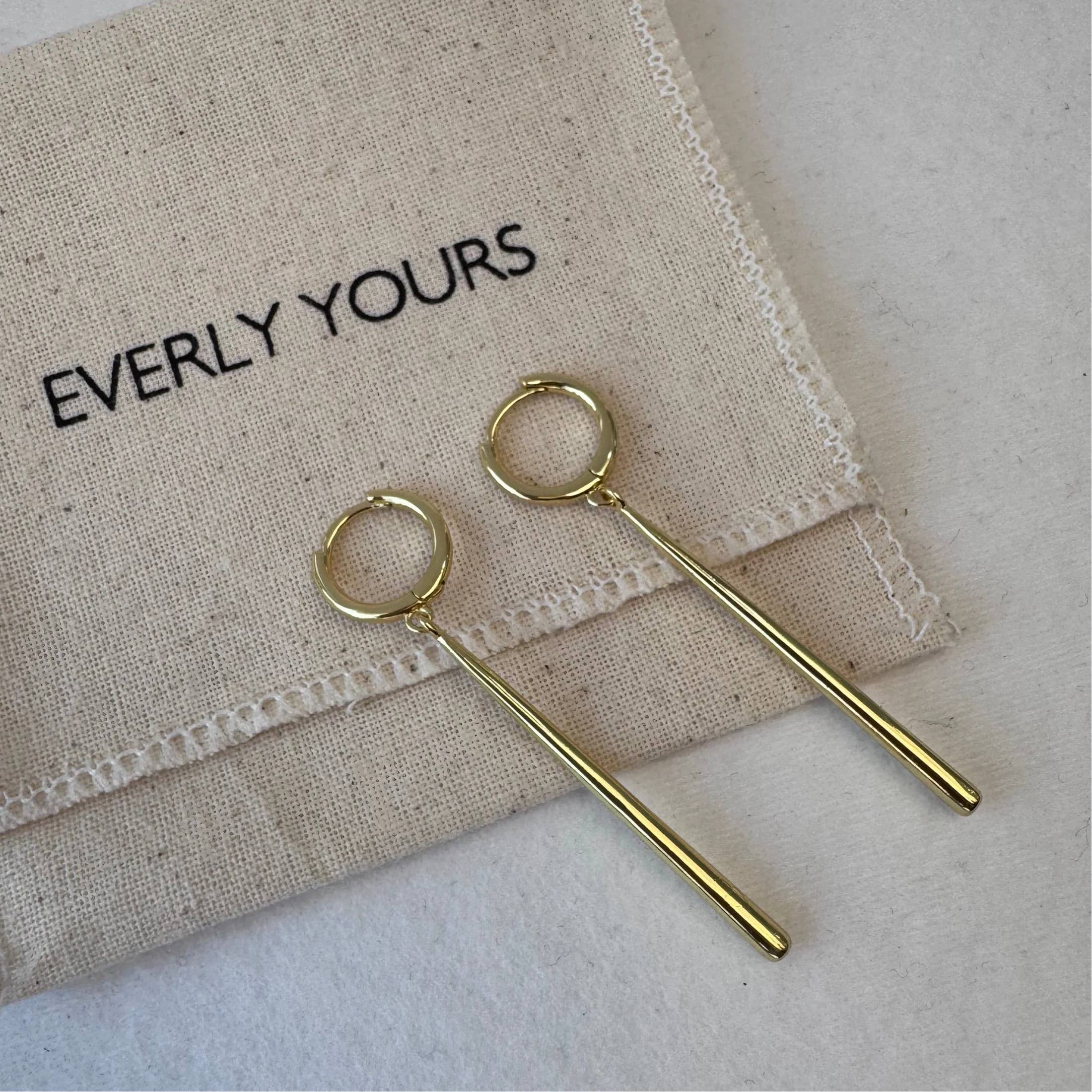 Everly Yours - Wholesale Dangle Earrings - Lila 14K Gold Long Bar Pendant Earring