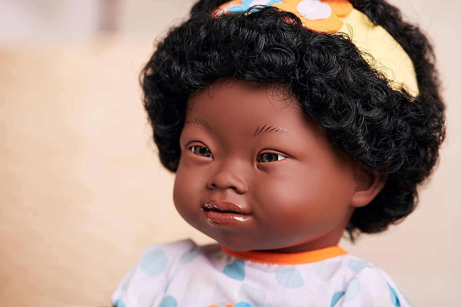 KsmToys - Venta al por mayor Muñeca - Niños - Muñeca de bebé con cabello suave y negro, niña con síndrome de Down, piel africana2