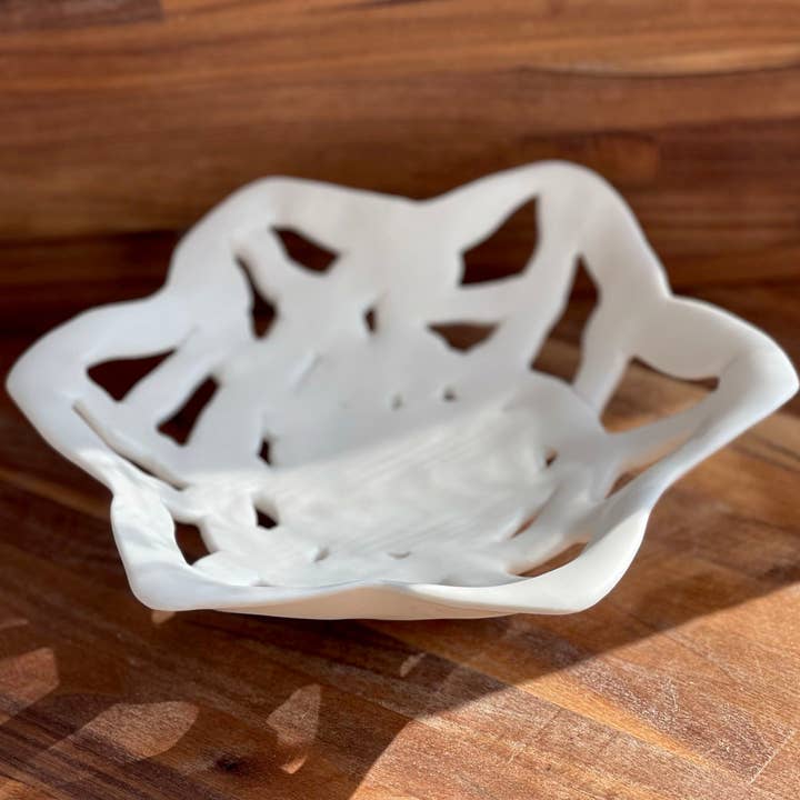 Handgemaakte stervormige porseleinen geweven broodmand. voor wholesale door Chrys' Porcelain