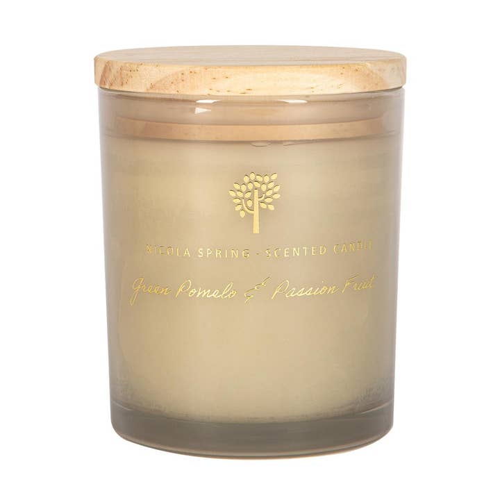Vela de cera de 130 g con aroma a pomelo verde y fruta de la pasión Nicola Spring para venta al por mayor de Rinkit Ltd