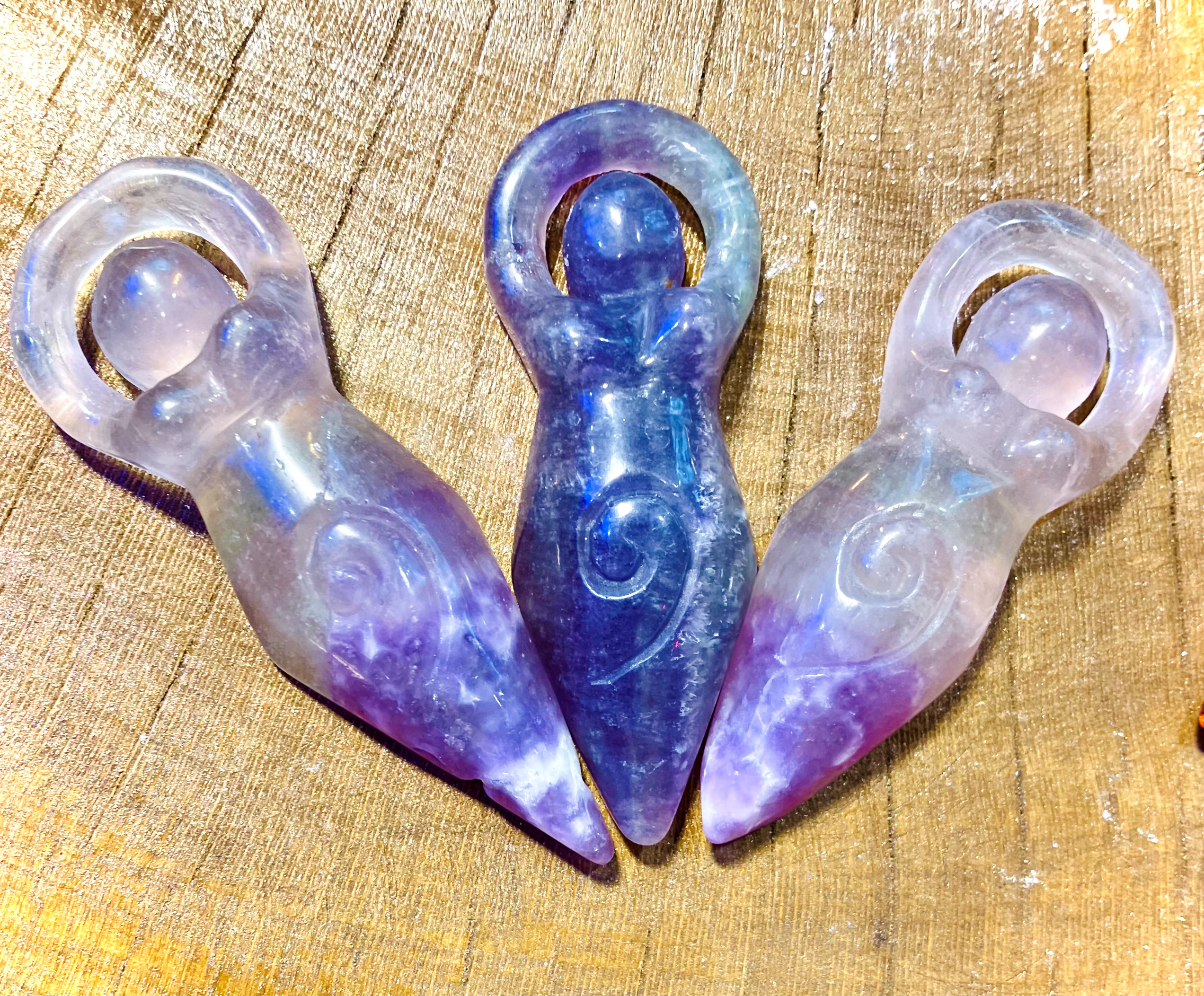 Desarwen – wholesale Spiritual stone/crystal – Gaia mother goddess altar statue in purple fluorite1
