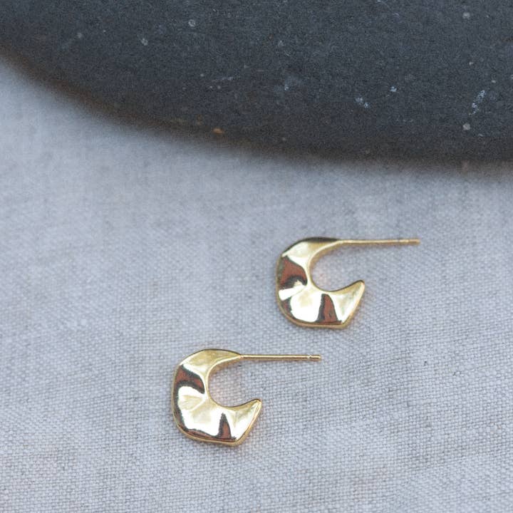 Goldie Jewelry - Wholesale Huggie Earrings - FLUIDITY HUGGIE Hoops