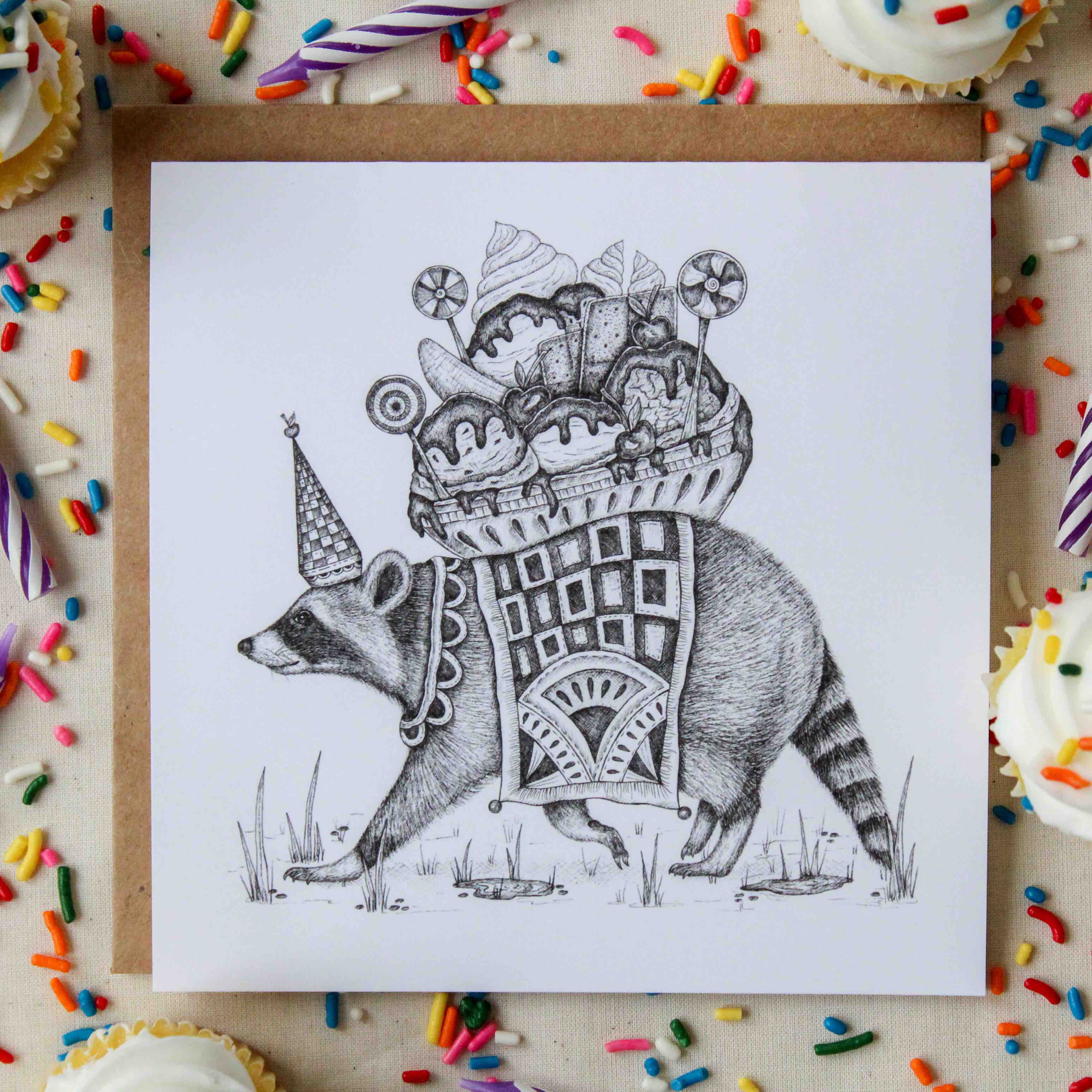 Mackenzie Myrick Studio - Vendita all'ingrosso Biglietti di auguri - Rocky Road Raccoon | Biglietto di auguri1