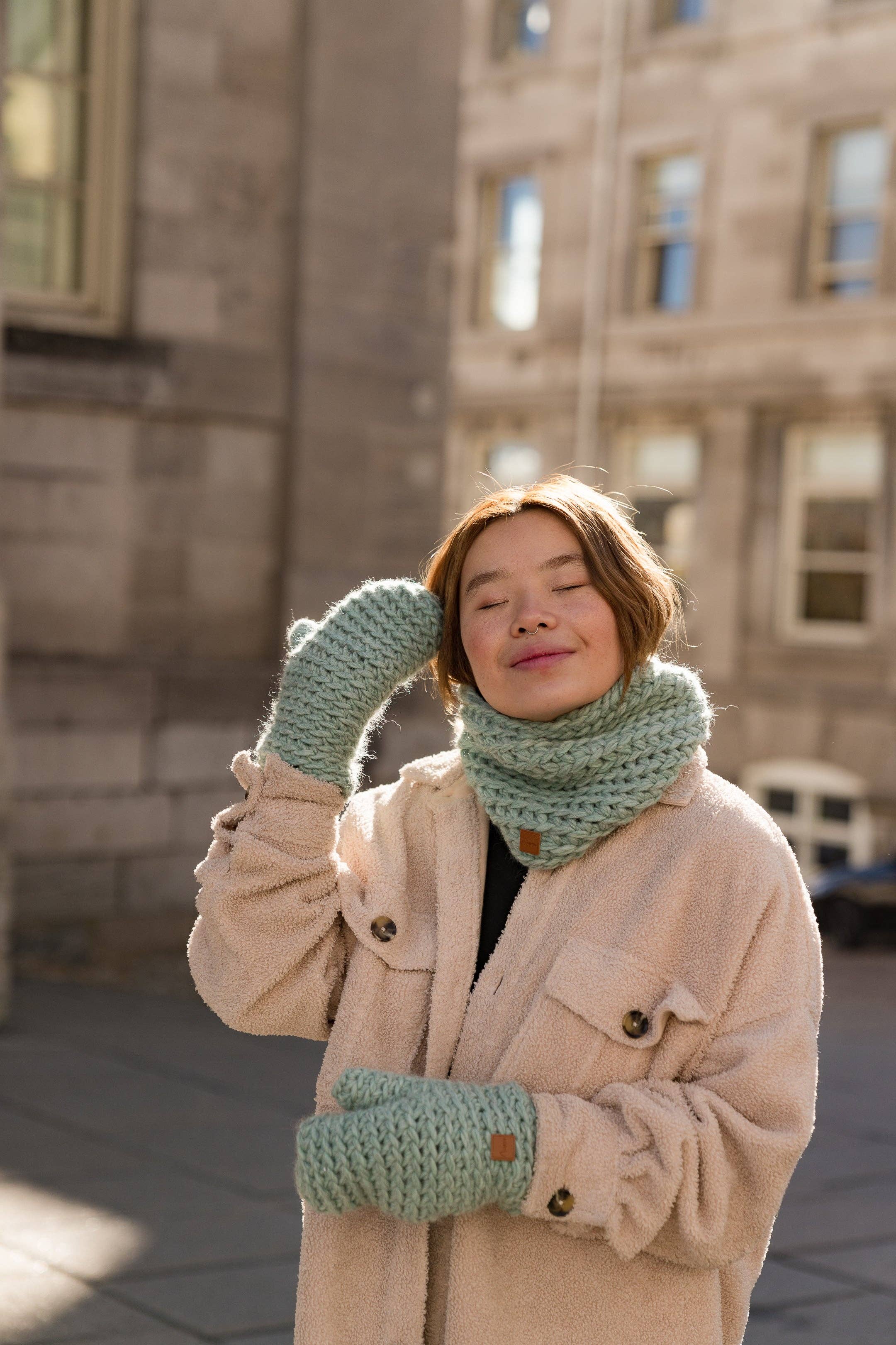 Gibou – wholesale Mössa - Dam – Handstickad halsvärmare16