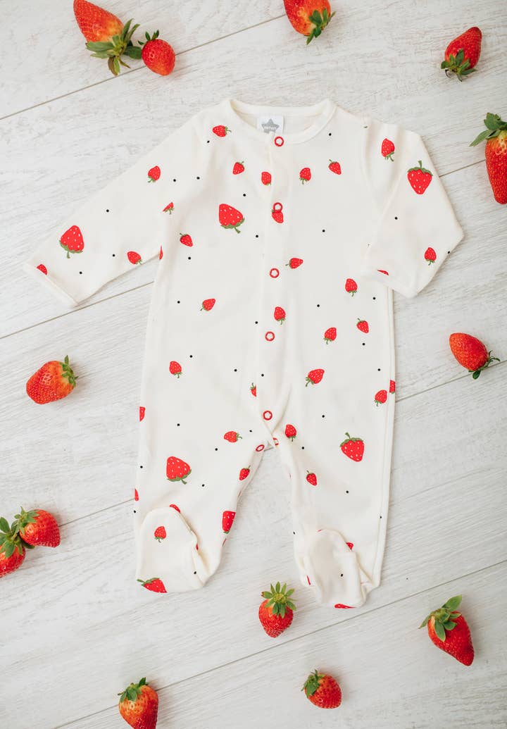 PATTERNED STRAWBERRIES BERRIES for wholesale on Faire2