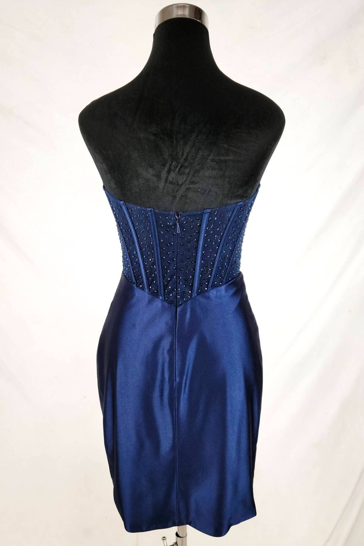 Chicas – wholesale Klänning - Dam – Kort miniklänning med juvelprydd korsett och satinkjol C37510