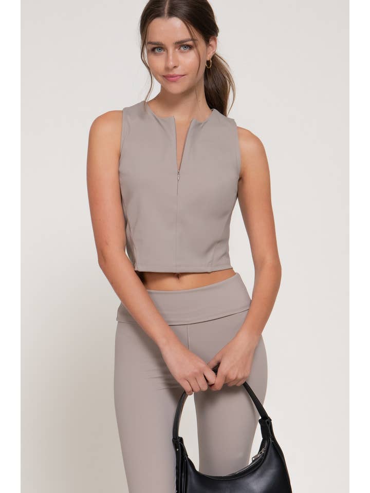 Active Basic | Active USA - Wholesale Athletic top – Women′s - Sleeveless Crew Neck Half Zip Workout Top10