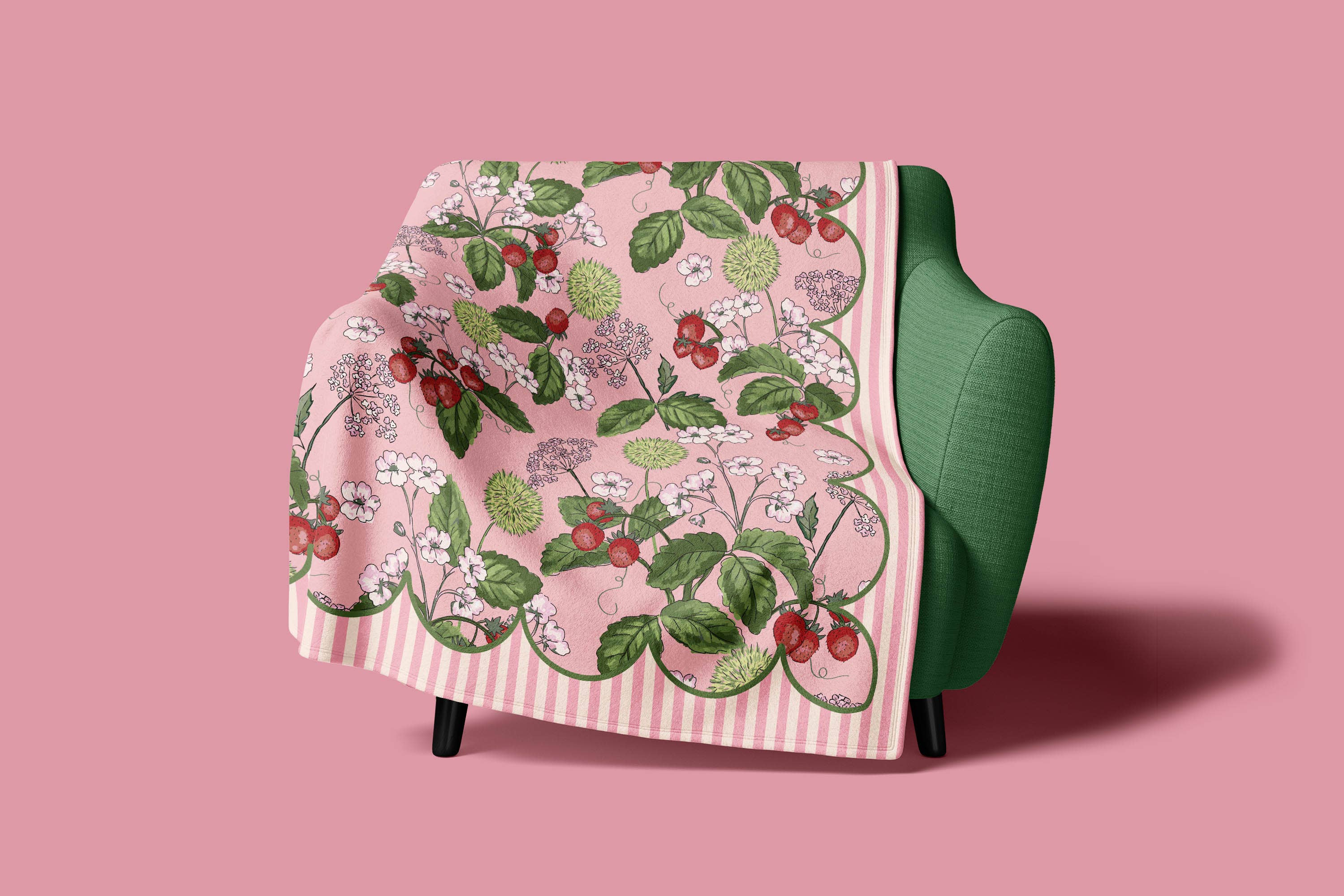 Oh So Daisy - Wholesale Throw blanket - WOODLAND STRAWBERRY FLEECE BLANKET