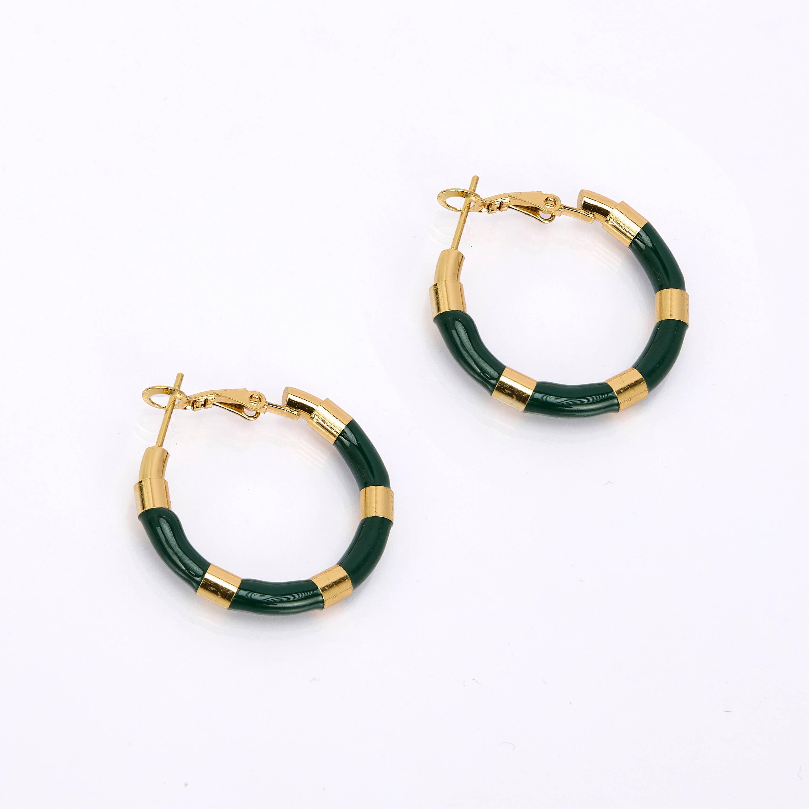 By Sookay - Vendita all'ingrosso Espositori e vetrine per gioielli - Espositore per orecchini a cerchio smaltati in acciaio inox1