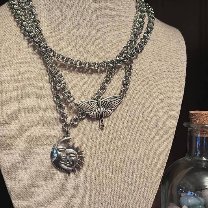 Collane in Maglia di Catena Fatte a Mano | Falena | Sole e Luna | Catena per la vendita all'ingrosso da parte di Crafty Little Guys