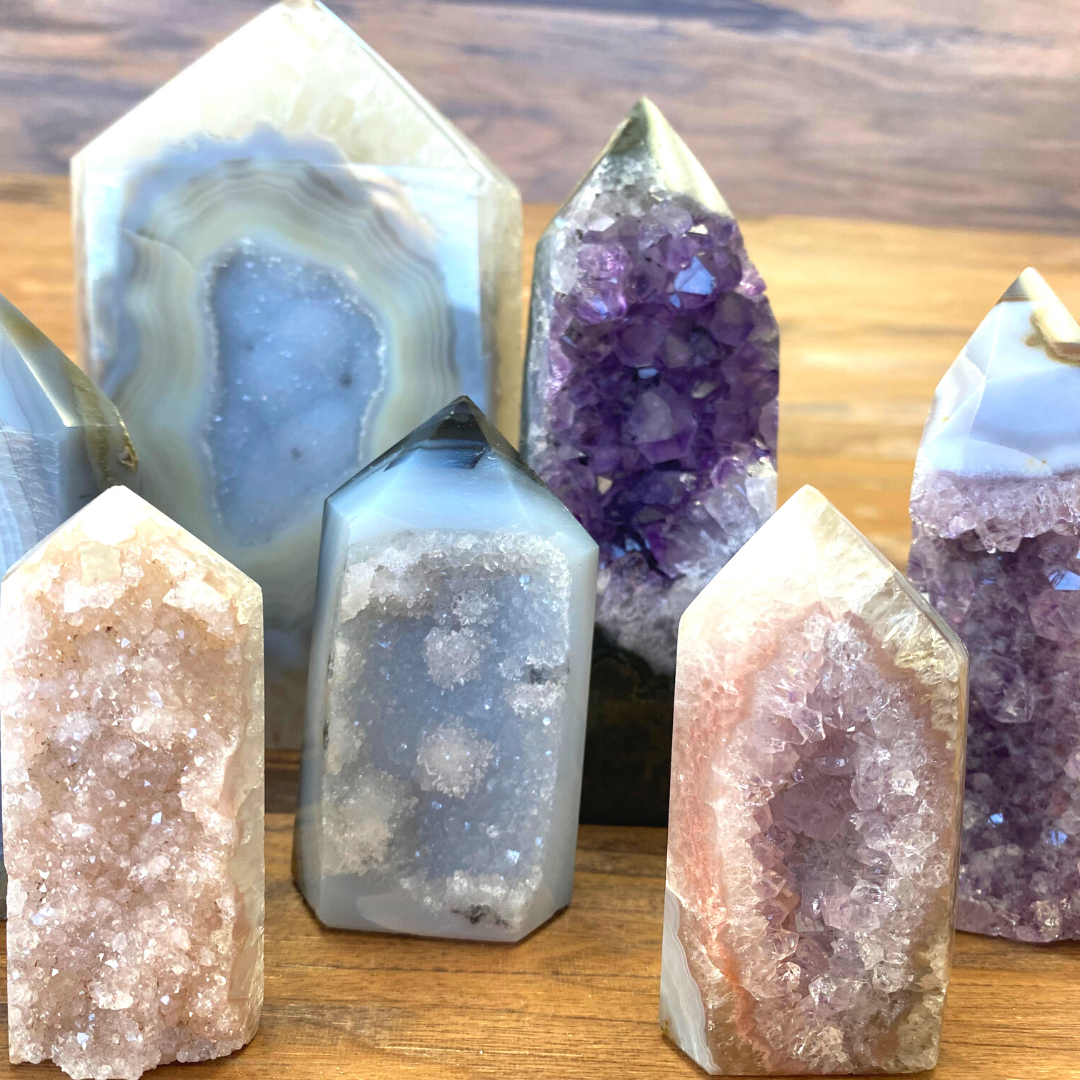 Crystal Joys Wholesale – Großhandel Spiritueller Stein/Kristall – Amethyst-Achat-Geodensäulen für den Großhandel, 4—6 Zoll7