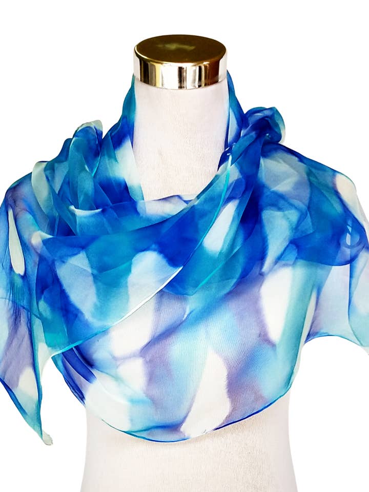 Blauwe chiffon zijden sjaal met de hand beschilderd voor wholesale door CONCHA BLANCH