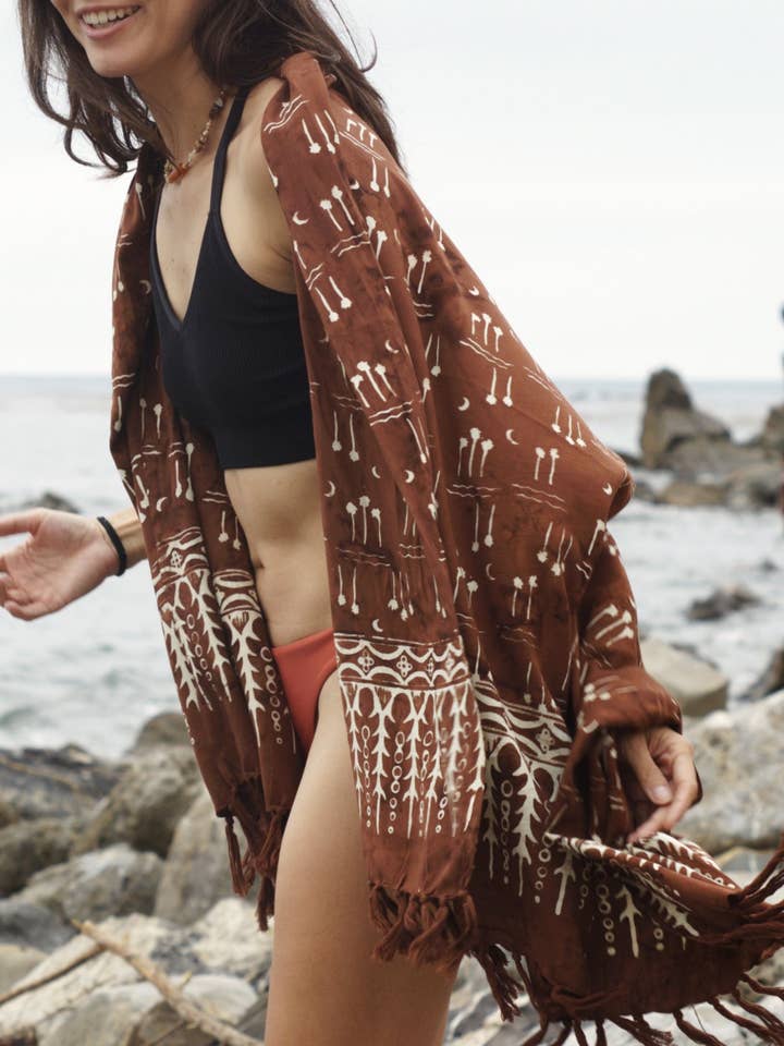 Batik Castanho Sarong - HIN KONG BAY por atacado de YUMI & KORA