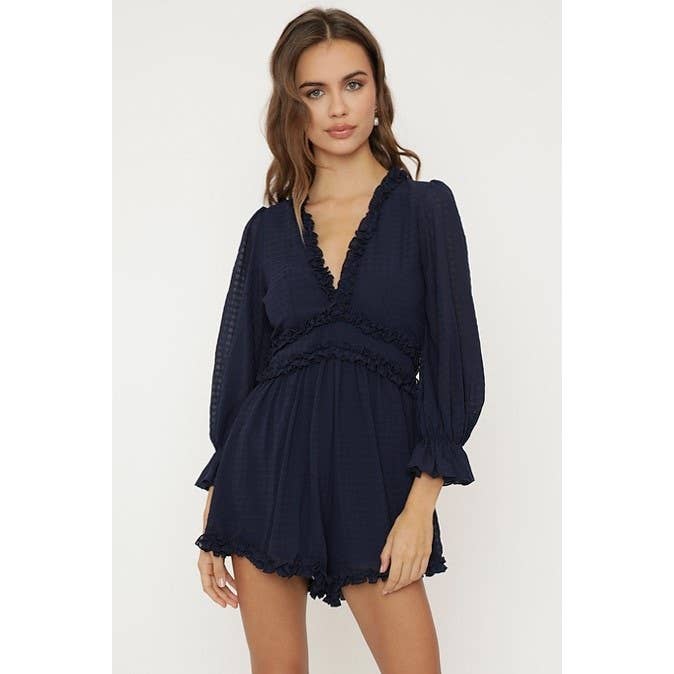 MACACÃO CURTO COM BALÃO E BABADOS / 62157BK23 por atacado de One and Only Collective