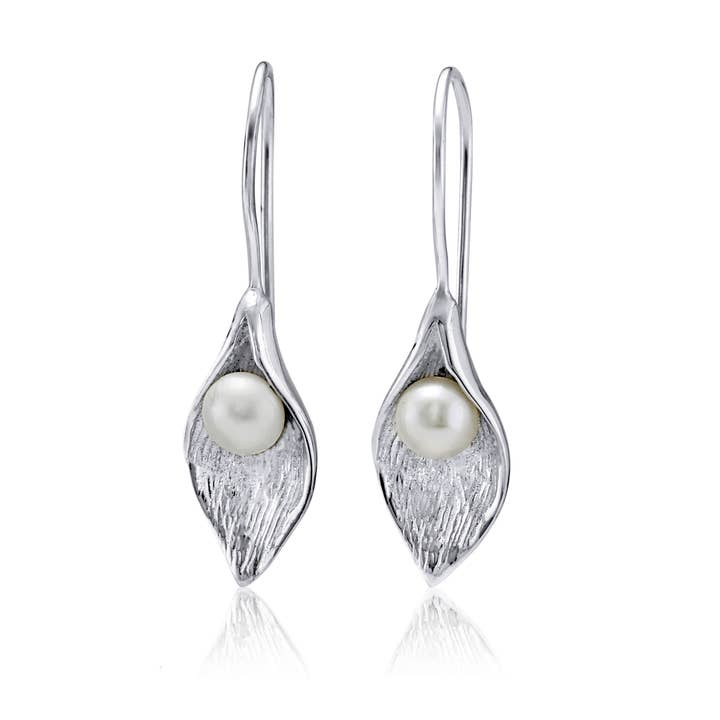 Banyan Jewellery – wholesale Dangle earrings – Handmade Calla Lily Freshwater Pearl Drop Earrings, Silver2