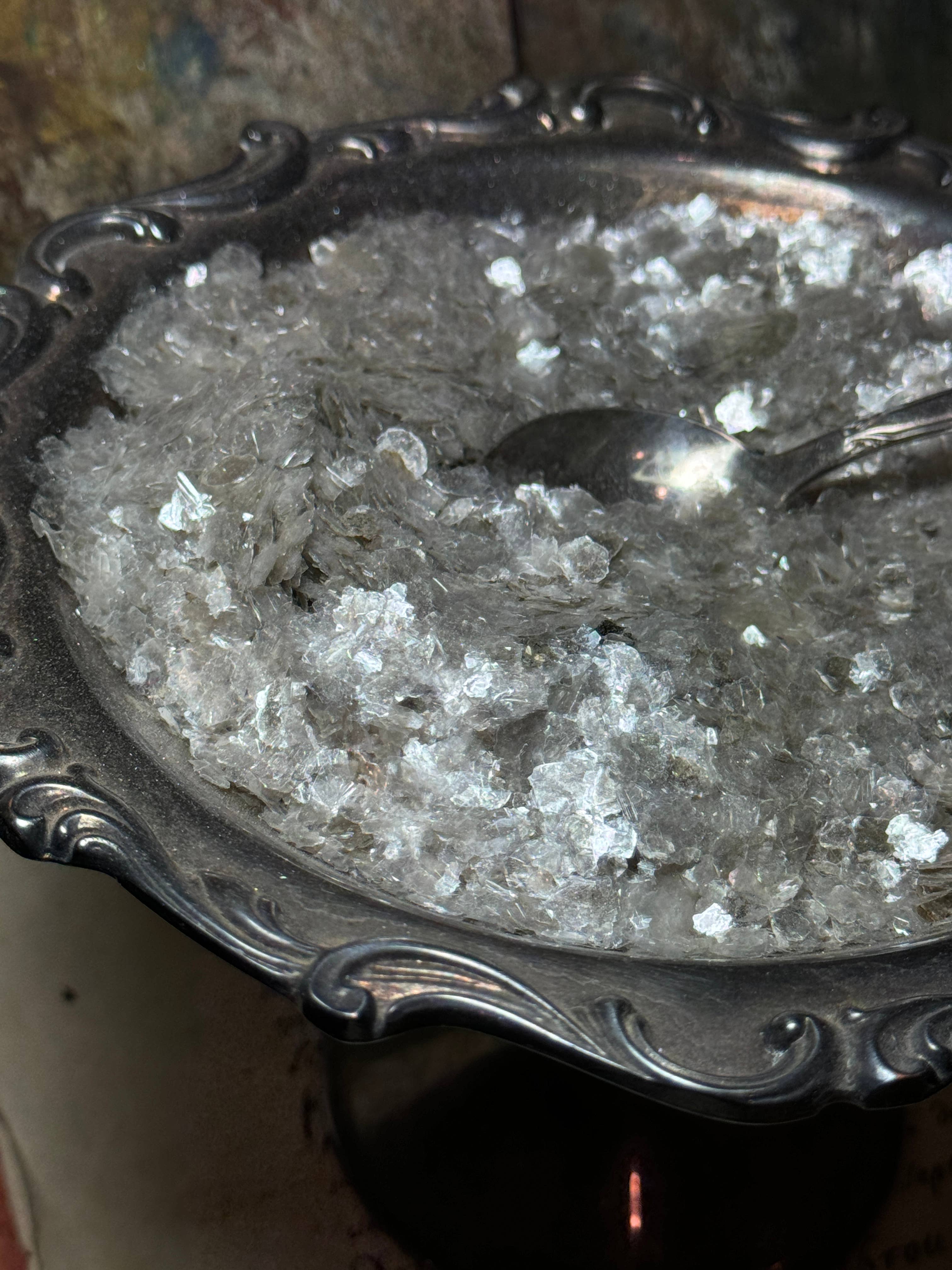 Monahan Papers - Wholesale Craft Supplies - Silver/White - Natural Mica Flakes - 1 lb2