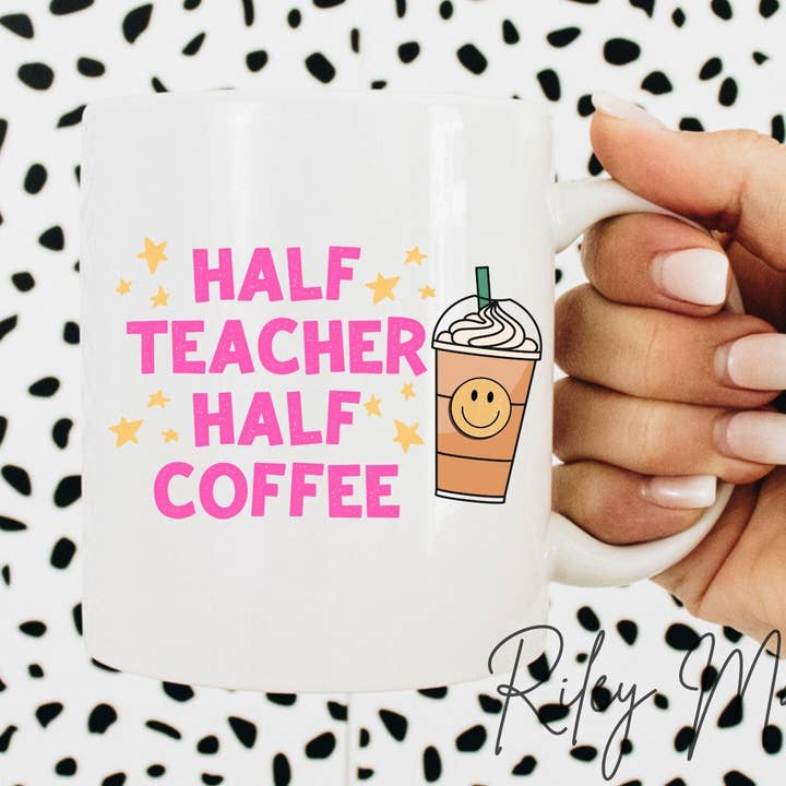 Half Teacher Half Coffee witte keramische mok voor wholesale door Riley Mae Studio