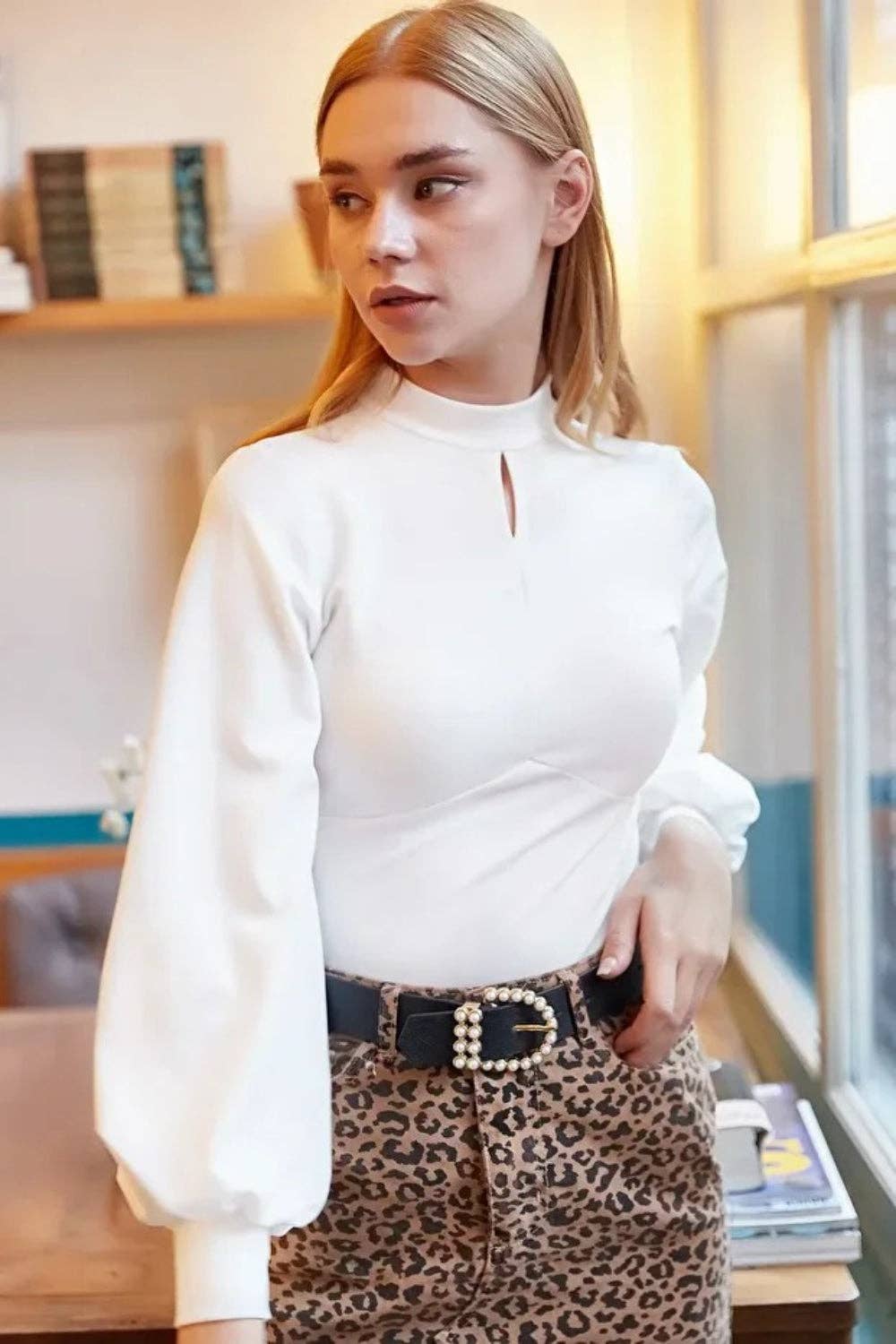 Hoxton Gal - Vente Chemisier – femme - Blouse en crêpe avec ouverture devant et manches ballon0