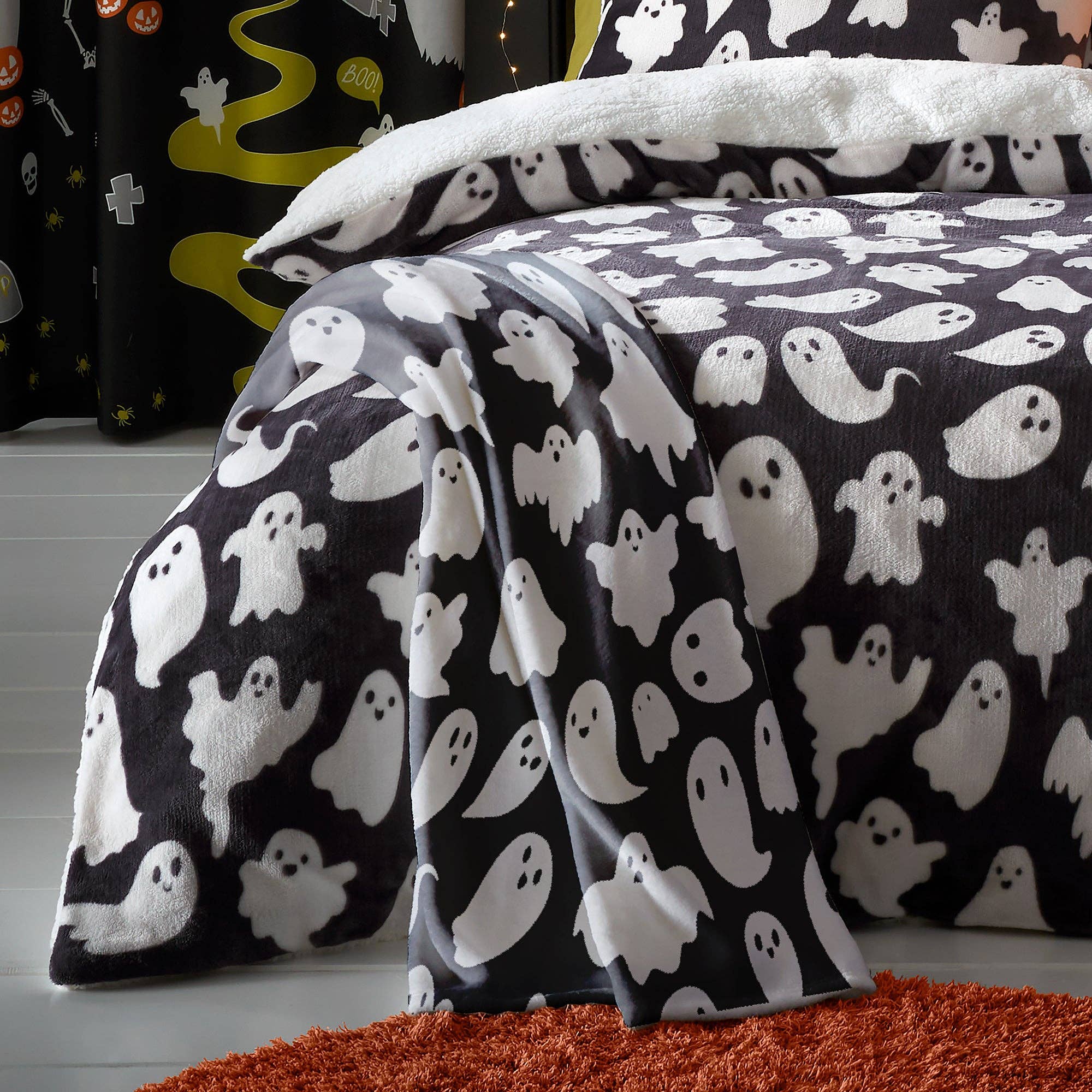 UW Home - Wholesale Throw Blanket - Spooky Ghosts Throw by Bedlam in Grey 120 x 150cm1