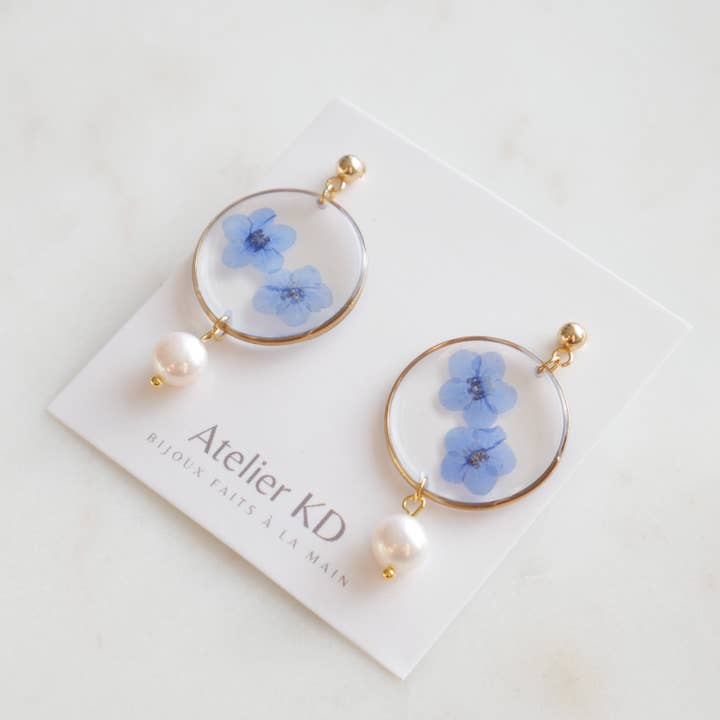 Perla myosotis earrings - round for wholesale by Kimberley Dubé Atelier