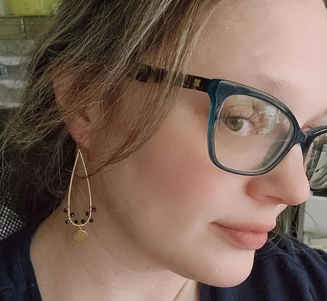 Sara Sela Jewelry - Vente Boucles d'oreilles pendantes - Boucles d'oreilles pendantes en forme de lotus et en forme de larme en forme de lotus en pierres précieuses et en laiton5